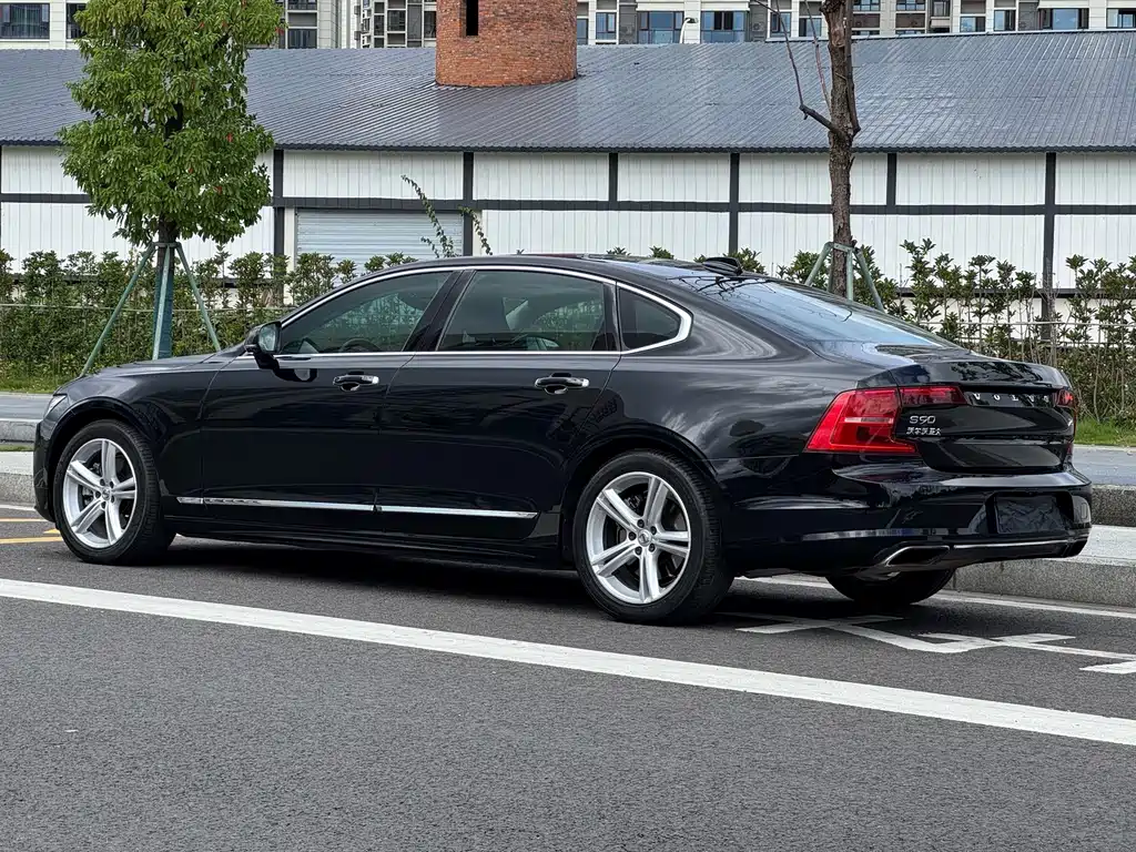 Volvo S90 — фото 18