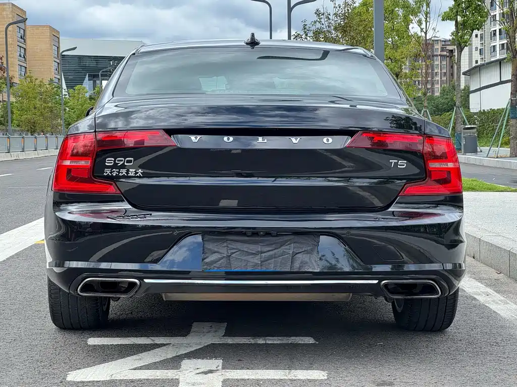Volvo S90 — фото 19