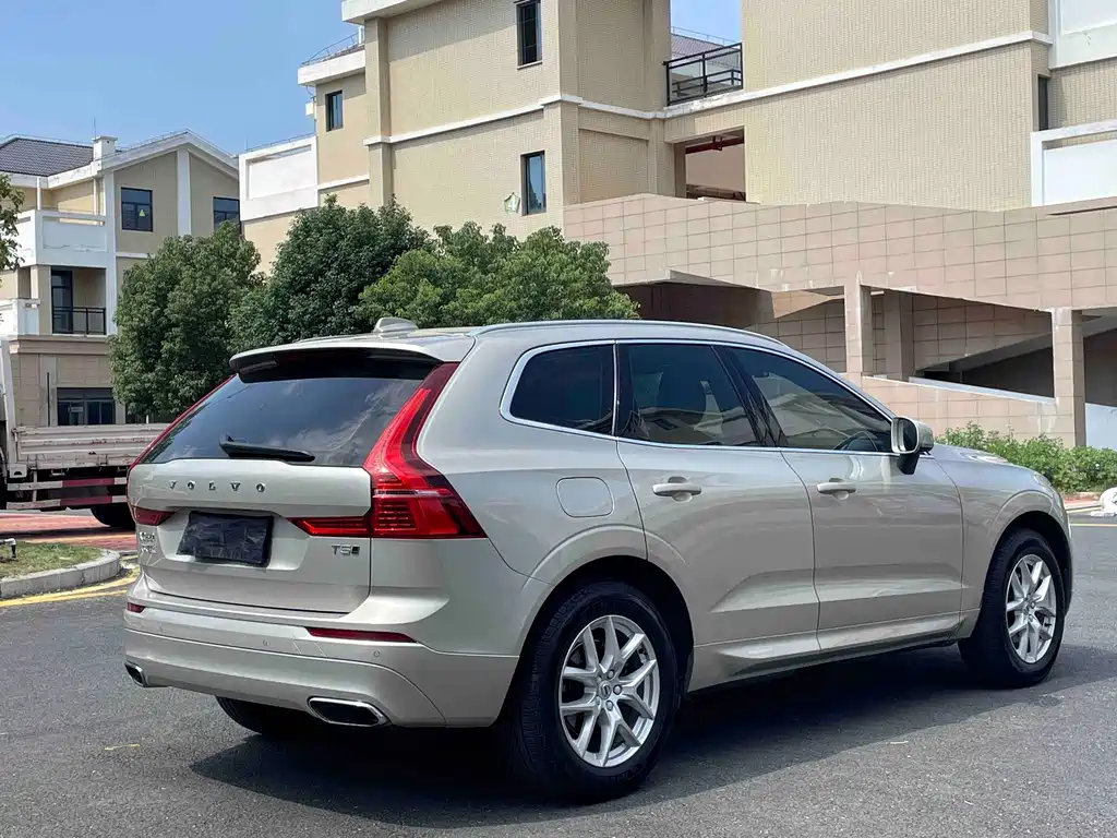 Volvo XC60 — фото 4