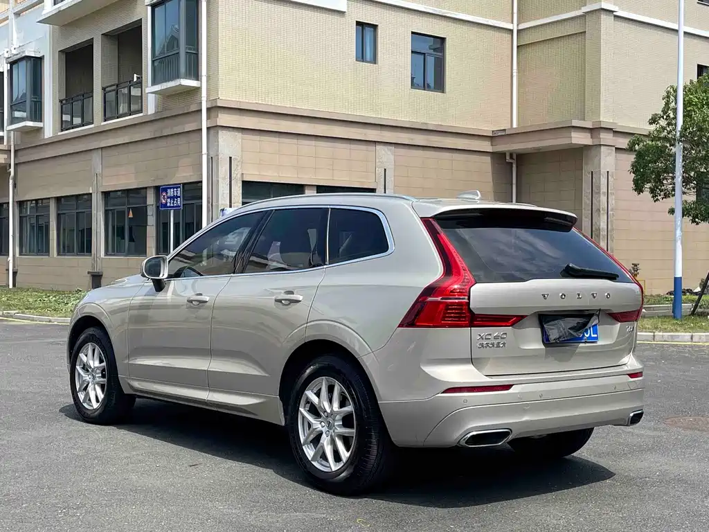 Volvo XC60 — фото 6