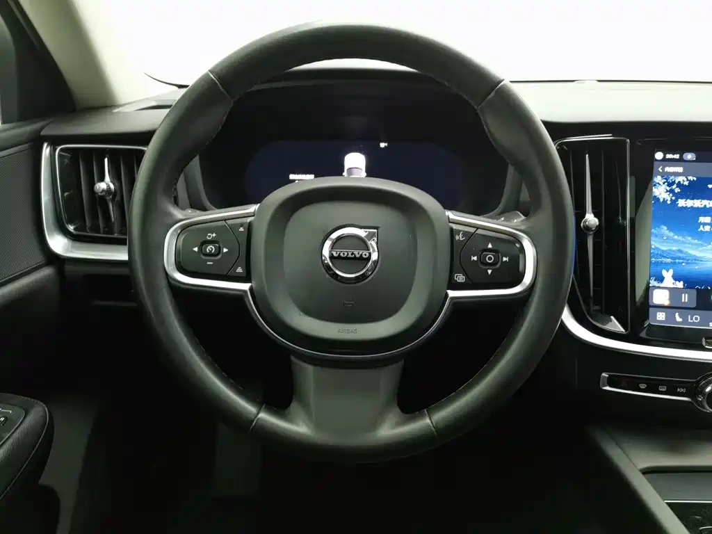 Volvo S60 — фото 11