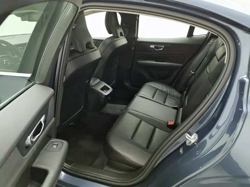 Volvo S60 — фото 15