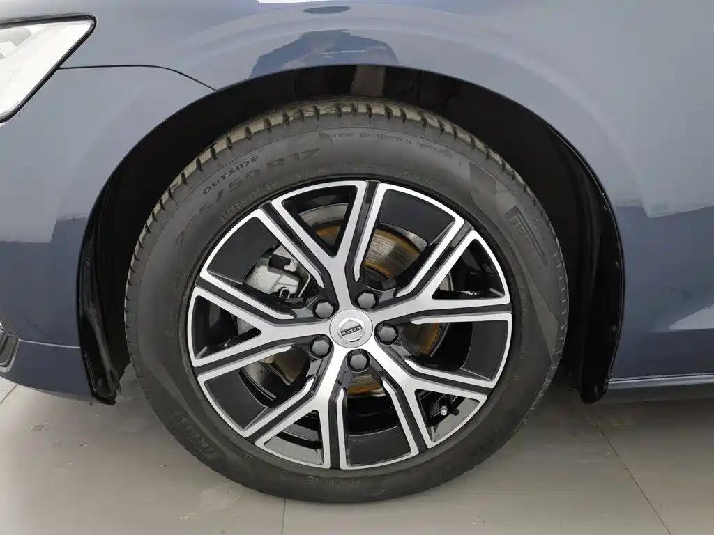 Volvo S60 — фото 17