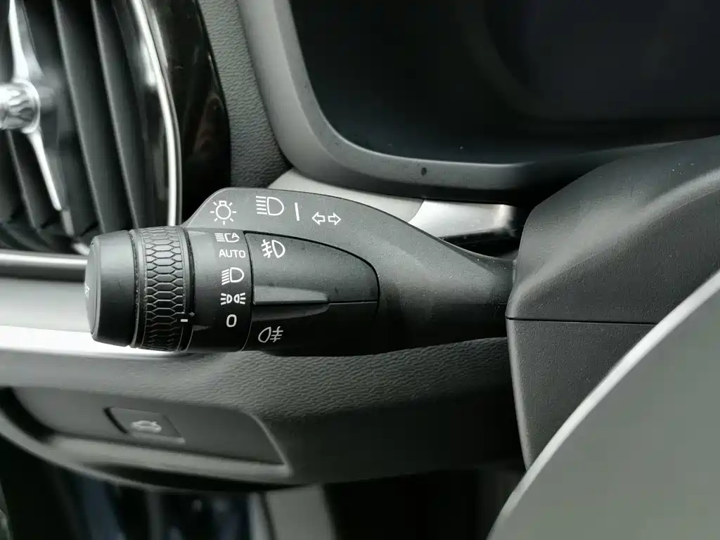 Volvo S60 — фото 21