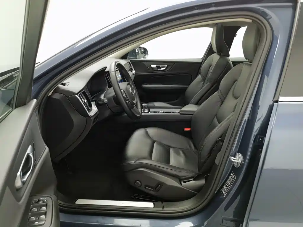 Volvo S60 — фото 10