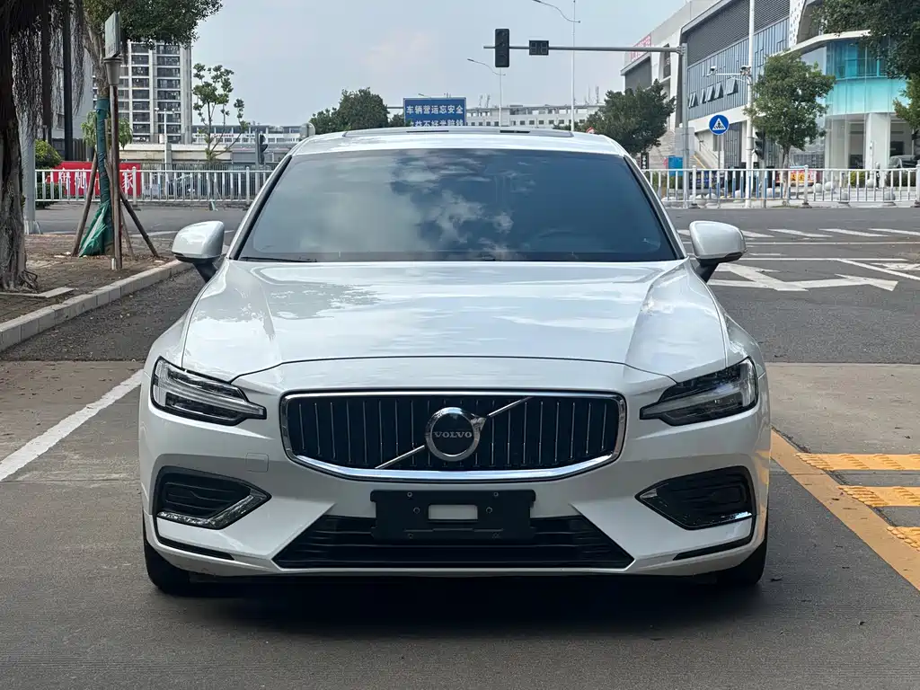 Volvo S60 — фото 2