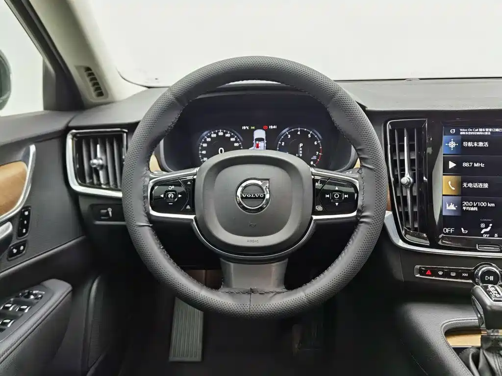 Volvo S90 — фото 11