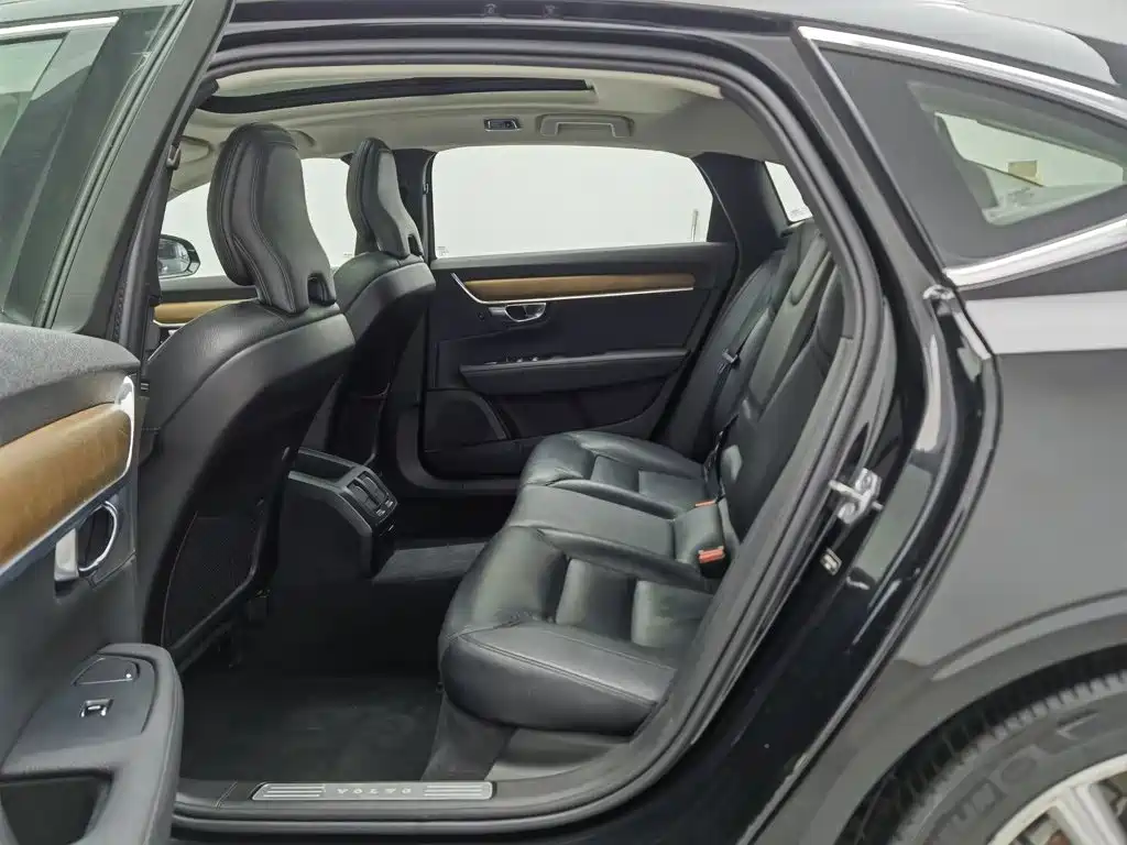 Volvo S90 — фото 15