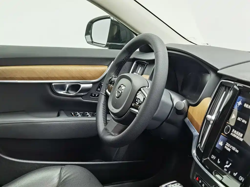 Volvo S90 — фото 22