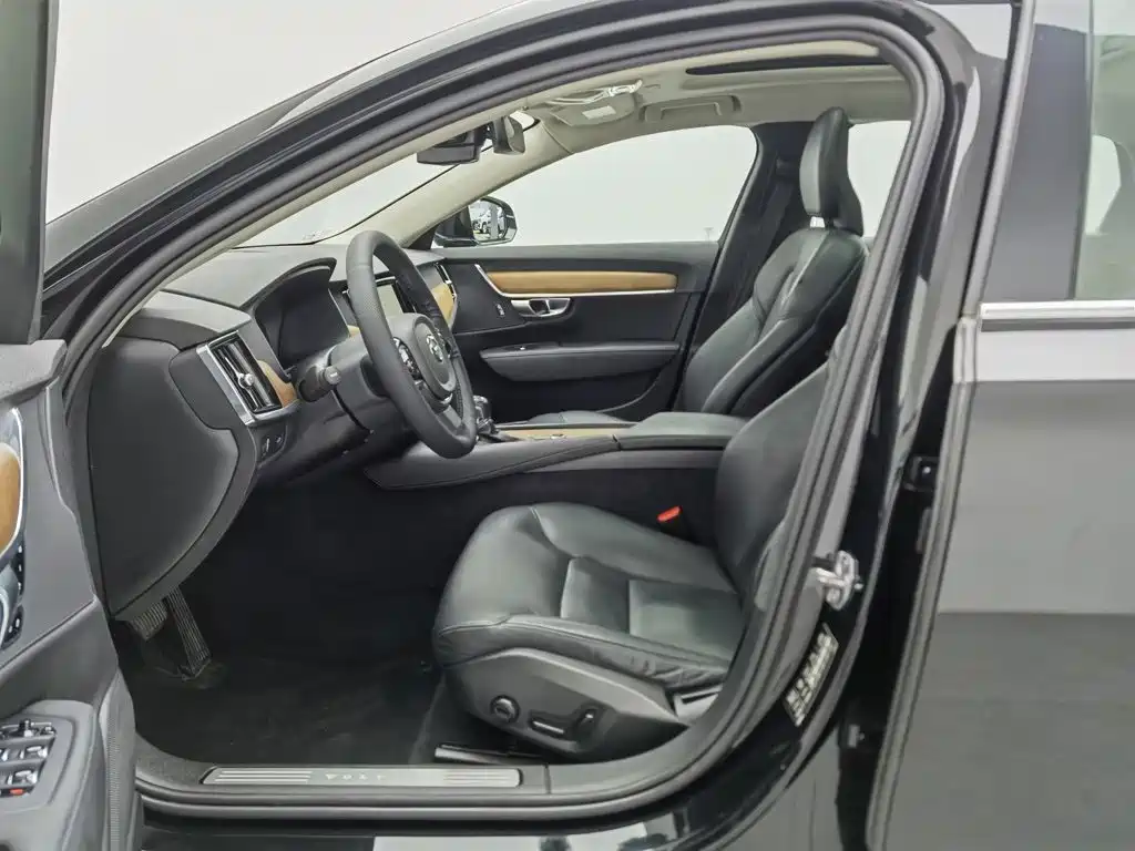 Volvo S90 — фото 10