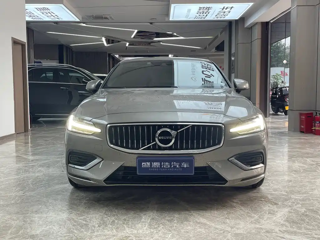 Volvo S60 — фото 2