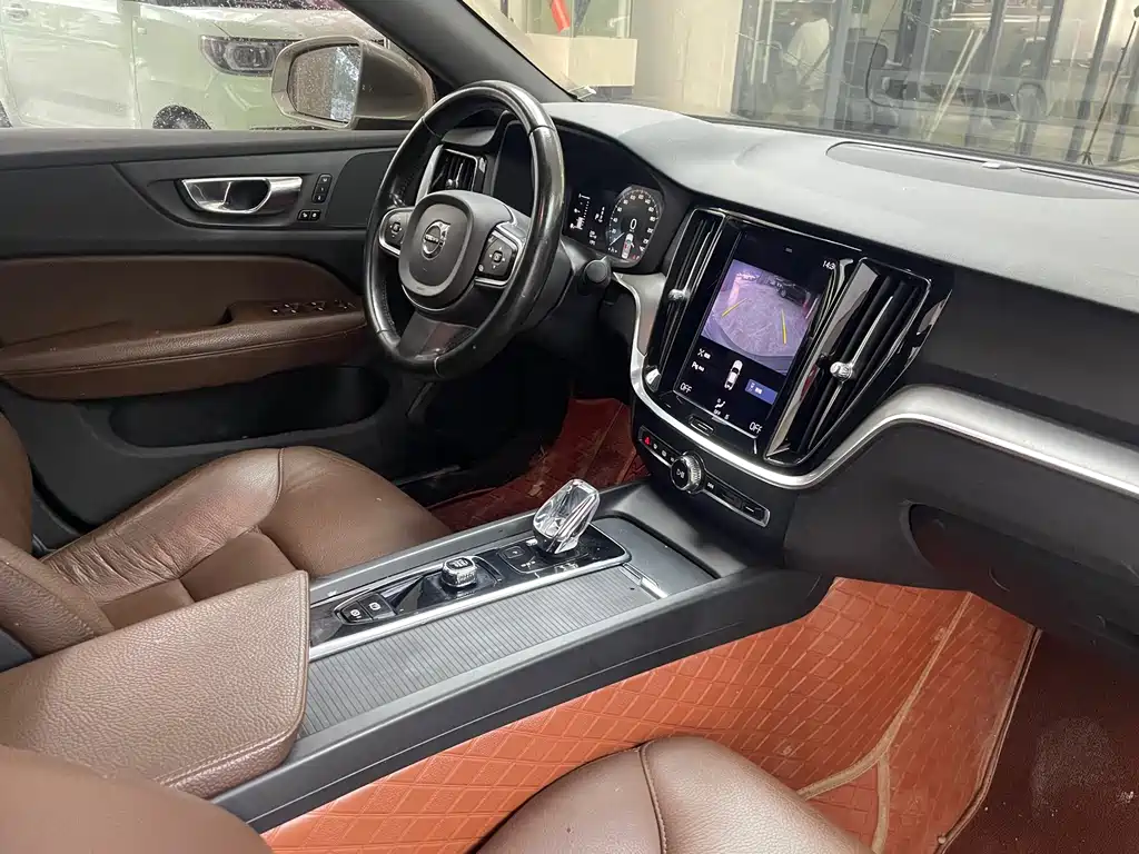 Volvo S60 — фото 15