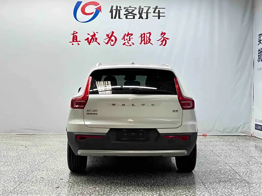 Volvo XC40 — фото 17