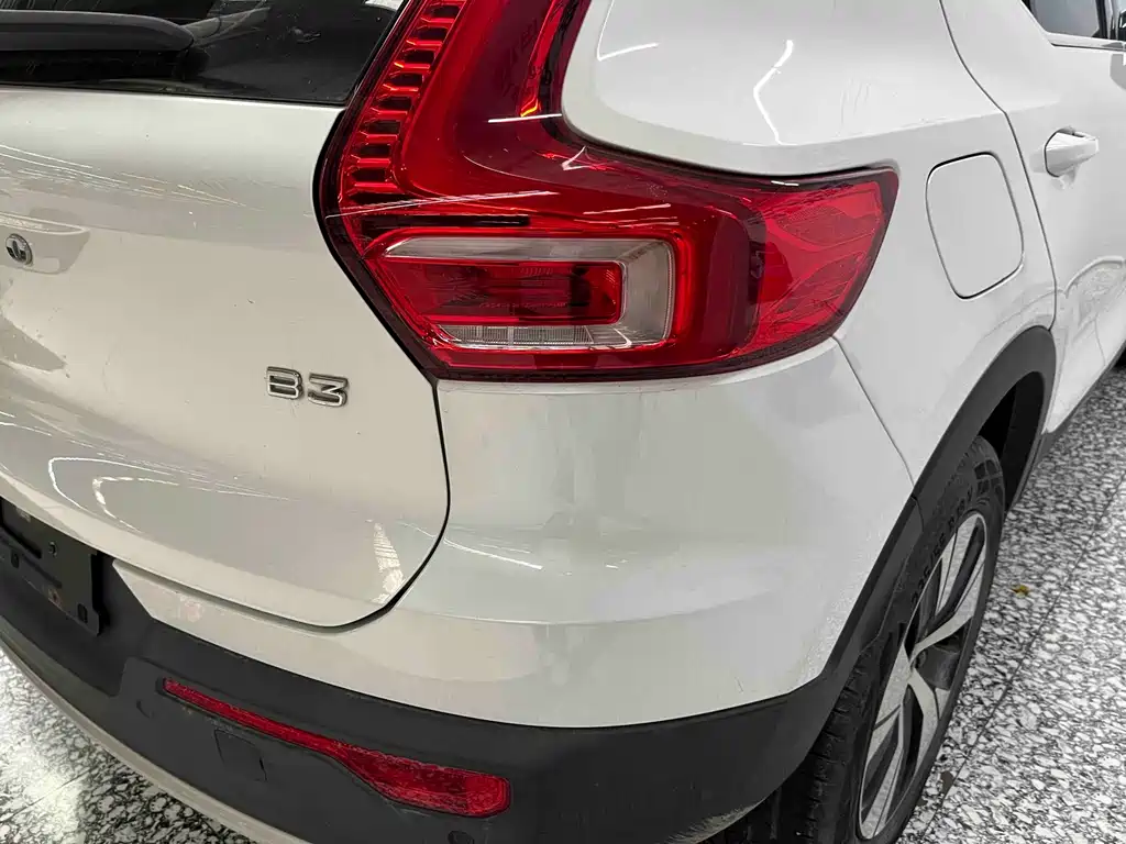 Volvo XC40 — фото 19