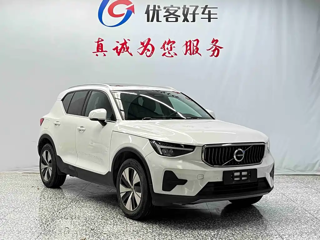 Volvo XC40 — фото 3