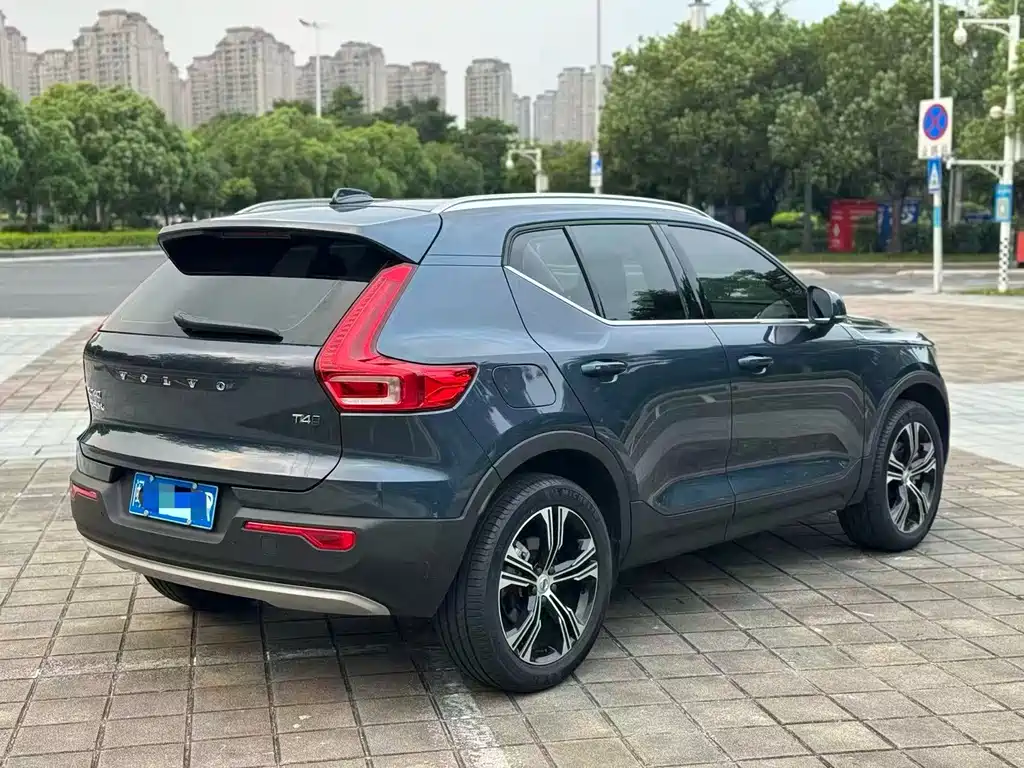 Volvo XC40 — фото 8