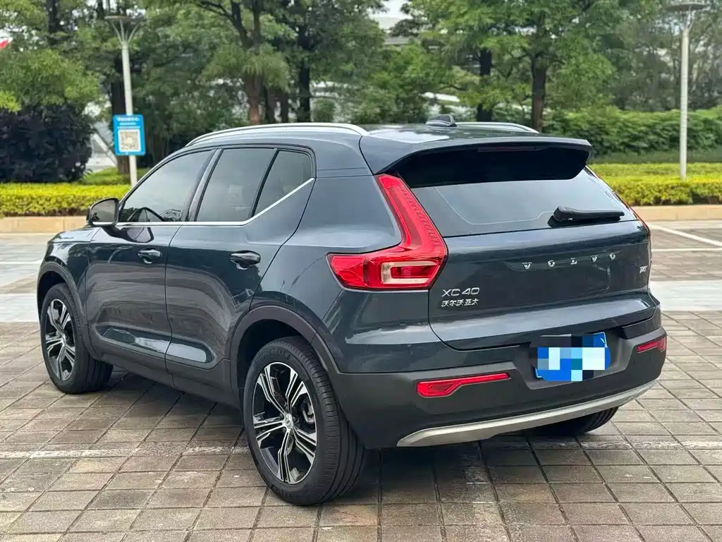 Volvo XC40 — фото 9