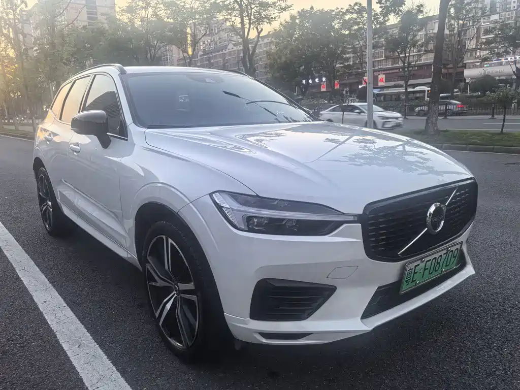 Volvo XC60 PHEV — фото 2