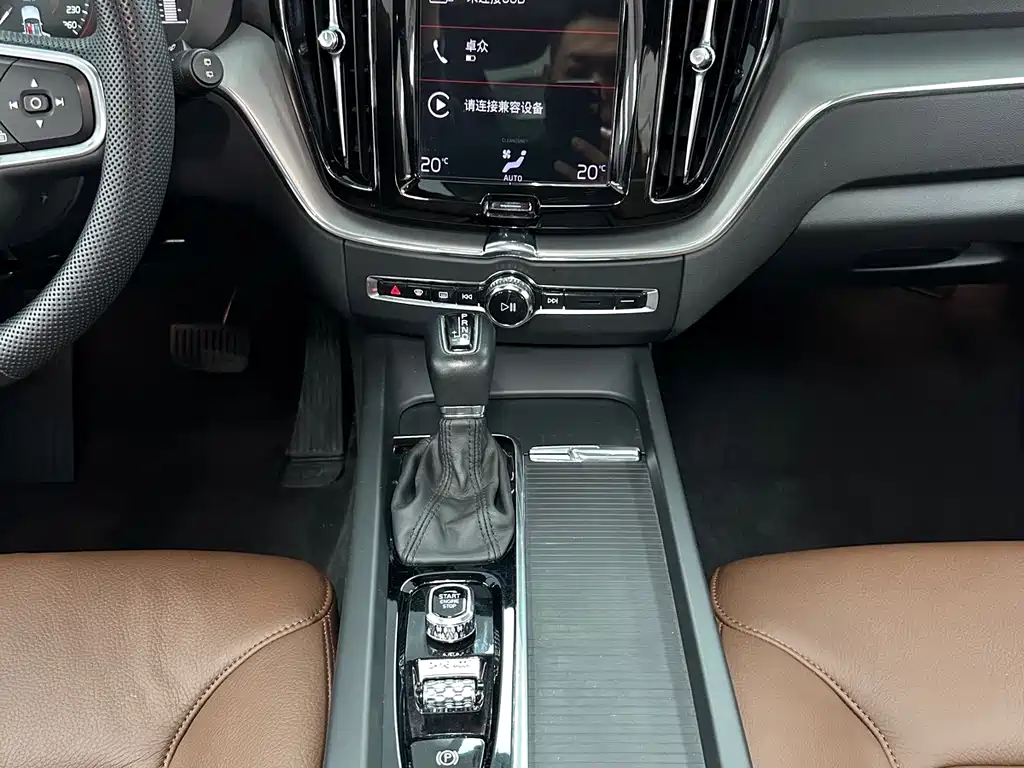 Volvo XC60 — фото 14
