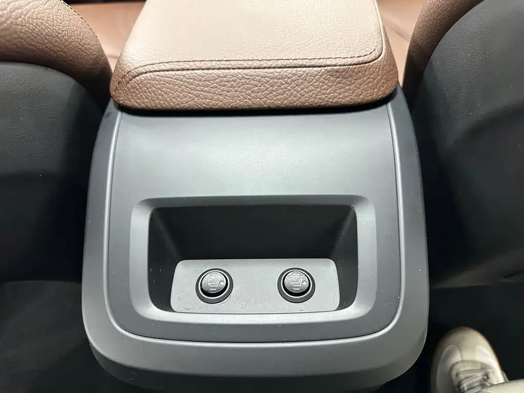 Volvo XC60 — фото 16