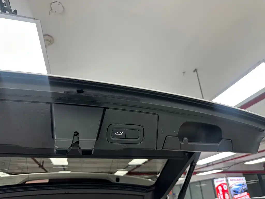 Volvo XC60 — фото 22
