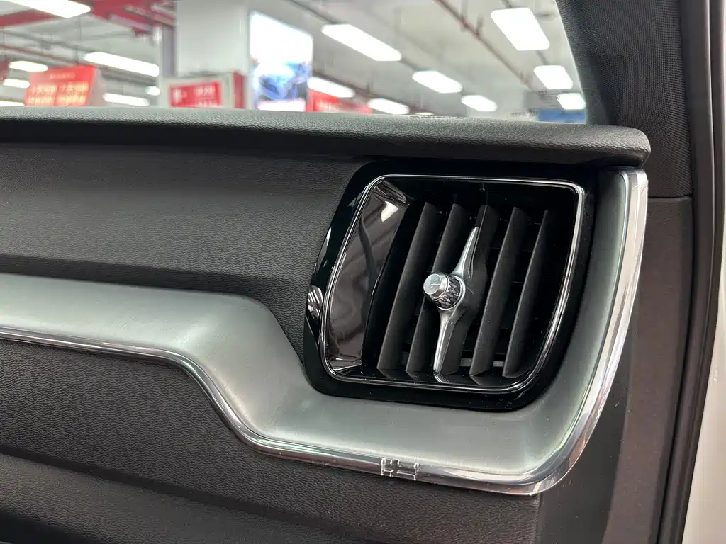Volvo XC60 — фото 26