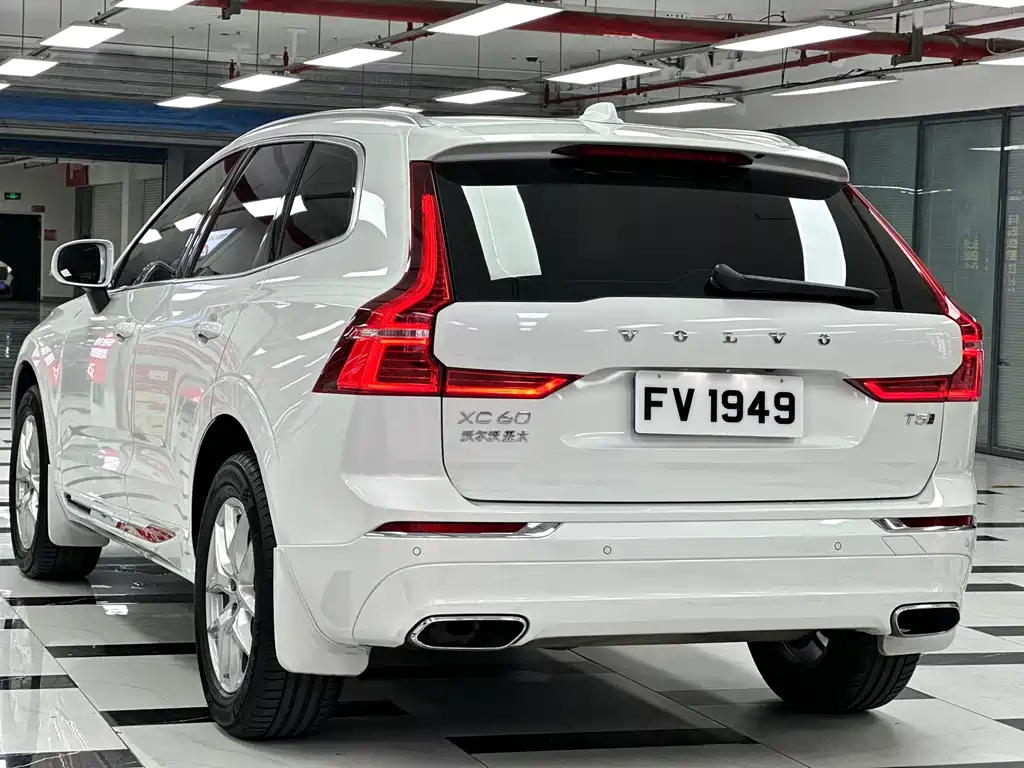 Volvo XC60 — фото 30