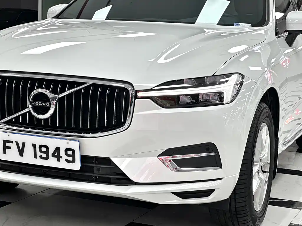 Volvo XC60 — фото 32