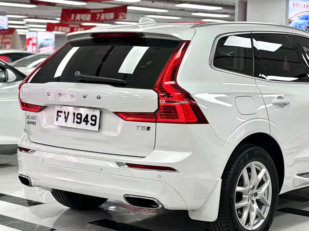 Volvo XC60 — фото 5