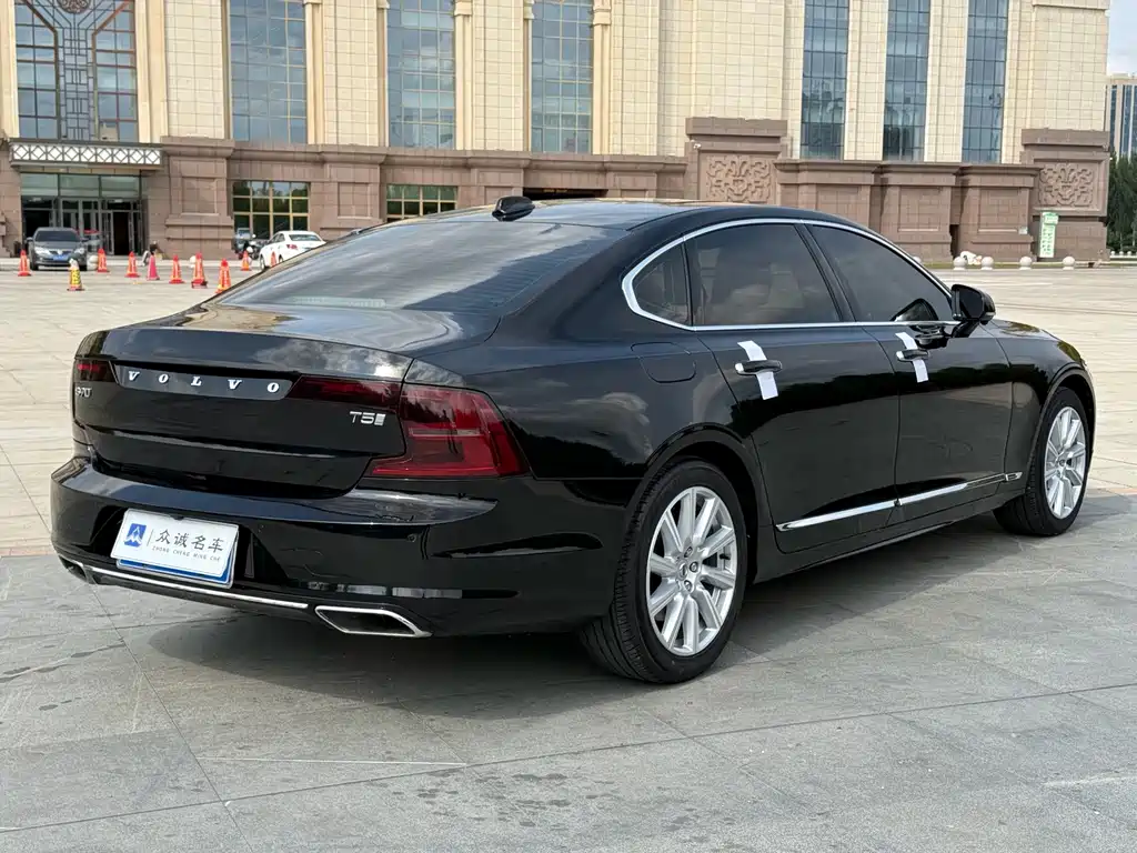Volvo S90 — фото 9