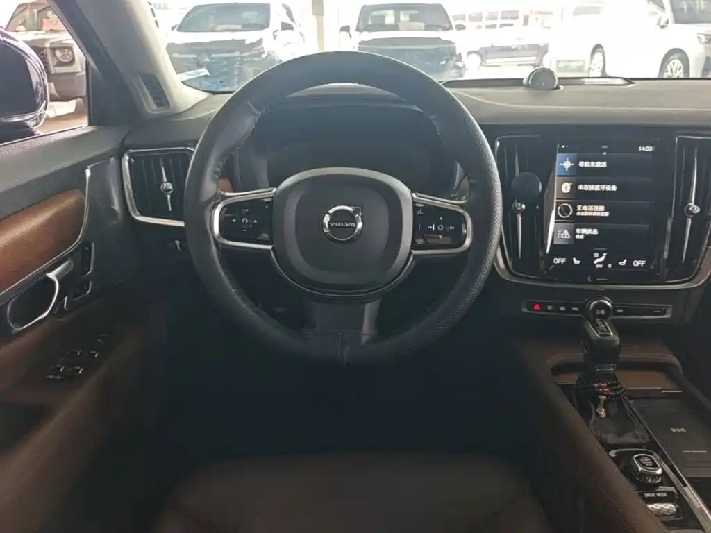 Volvo S90 — фото 11