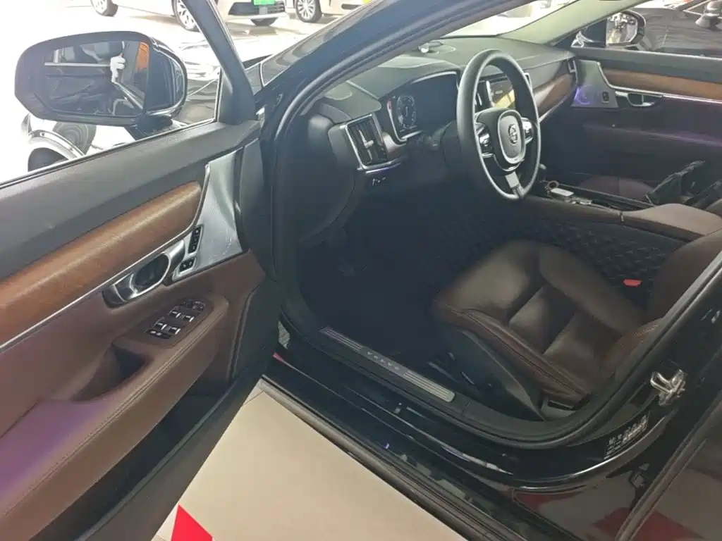 Volvo S90 — фото 16