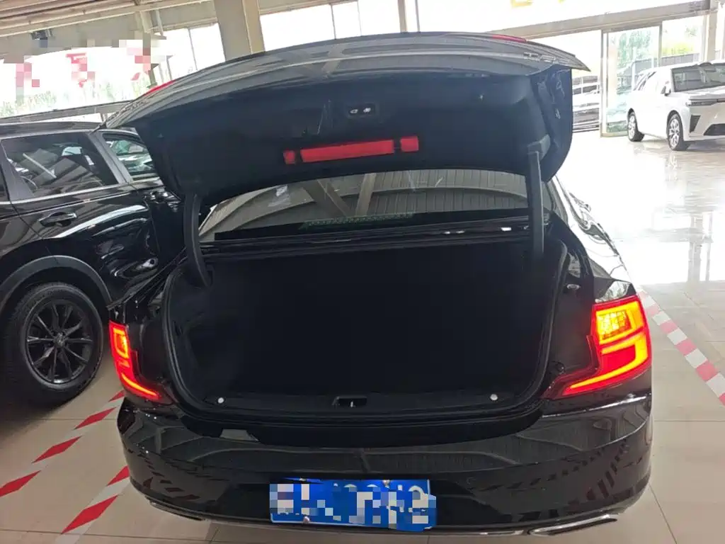 Volvo S90 — фото 19