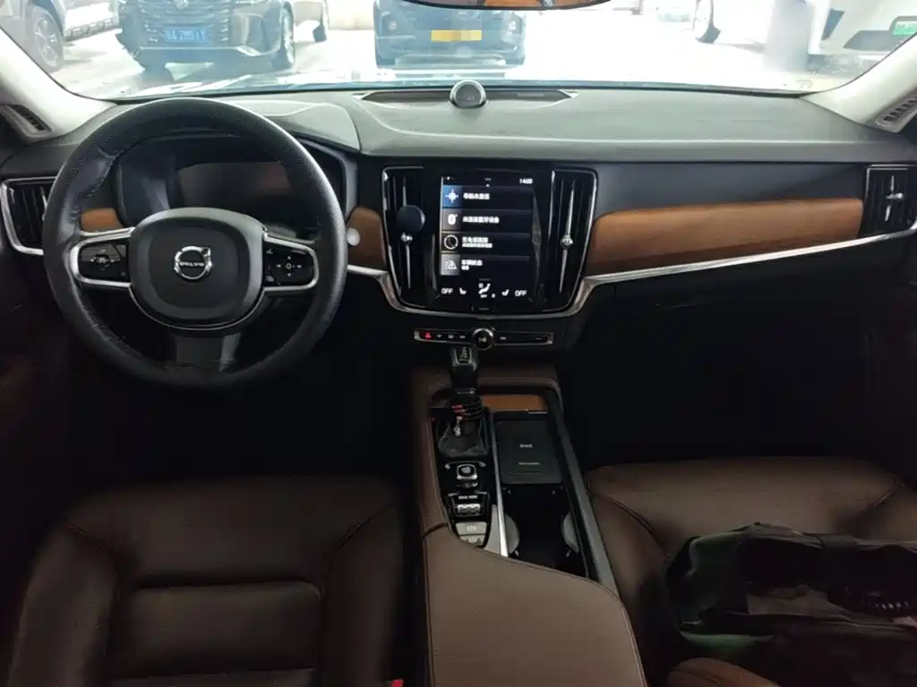 Volvo S90 — фото 10