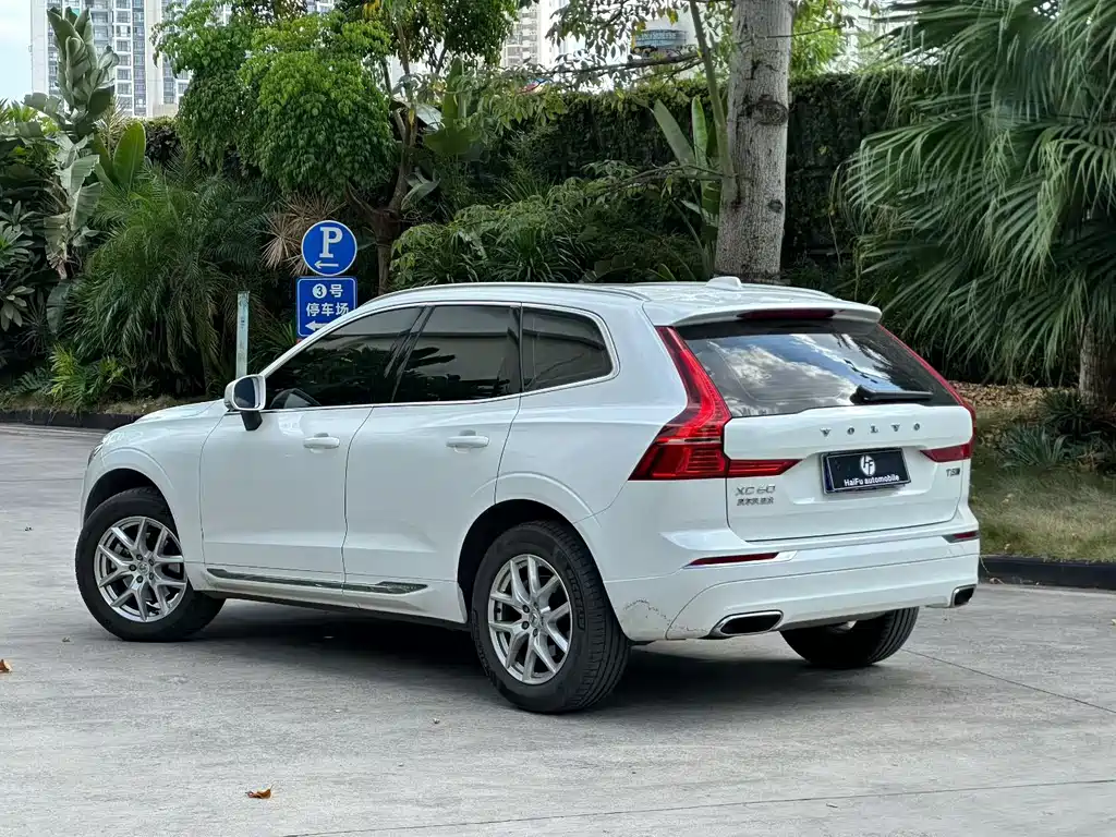 Volvo XC60 — фото 9