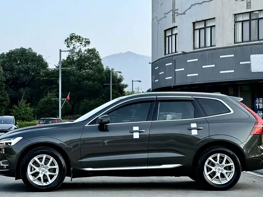 Volvo XC60 — фото 3