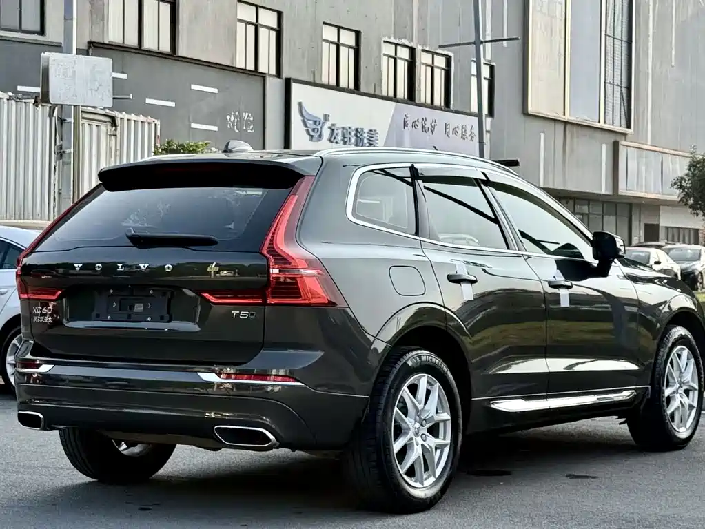 Volvo XC60 — фото 5