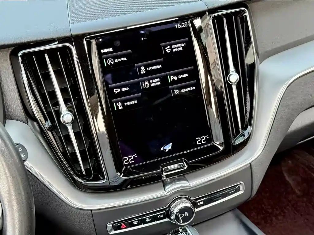 Volvo XC60 — фото 9