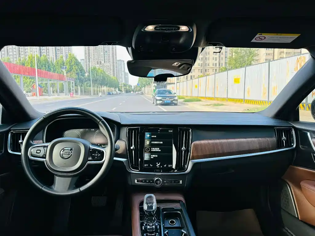 Volvo S90 — фото 5