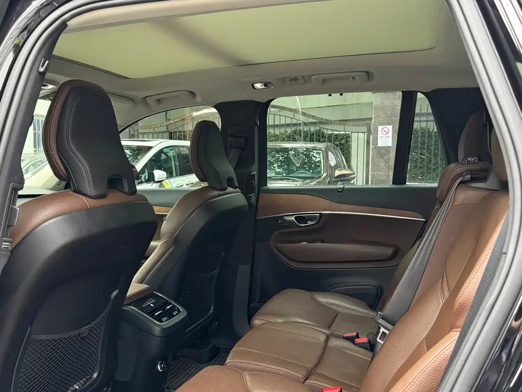 Volvo XC90 — фото 14