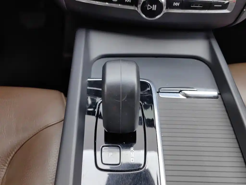 Volvo XC60 — фото 13