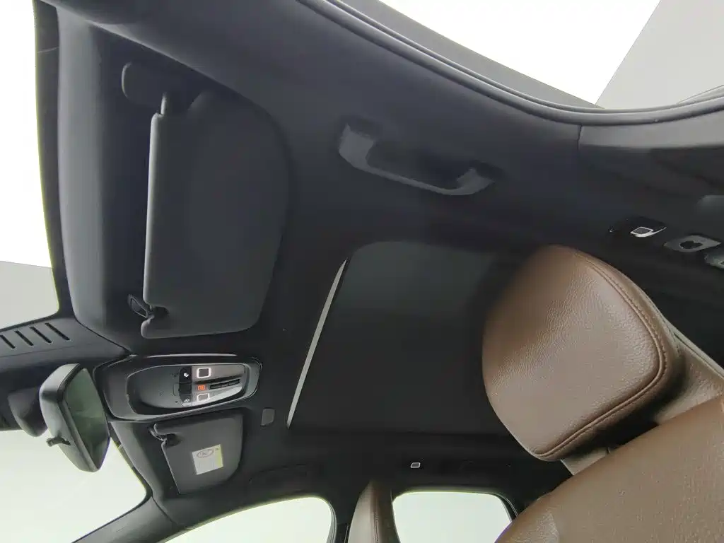 Volvo XC60 — фото 14