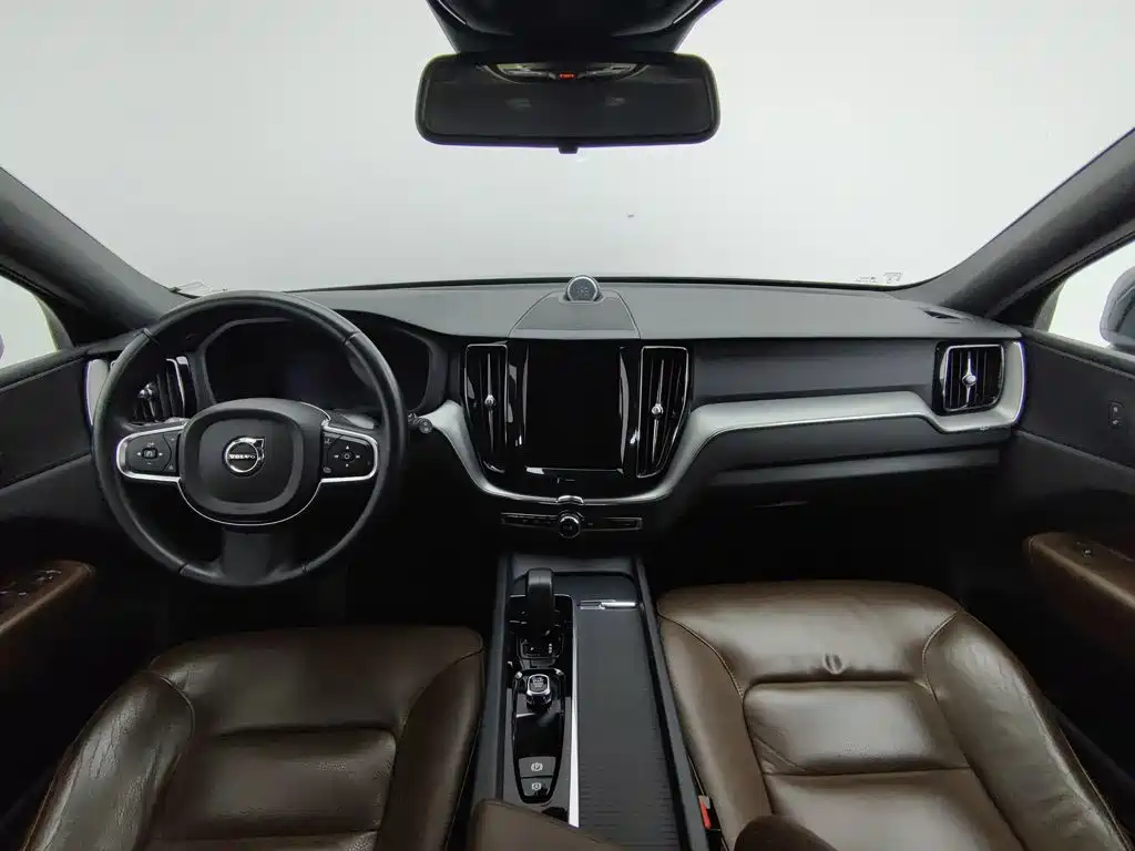 Volvo XC60 — фото 5