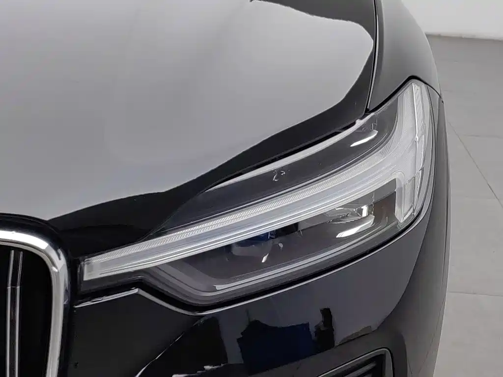 Volvo XC60 — фото 7