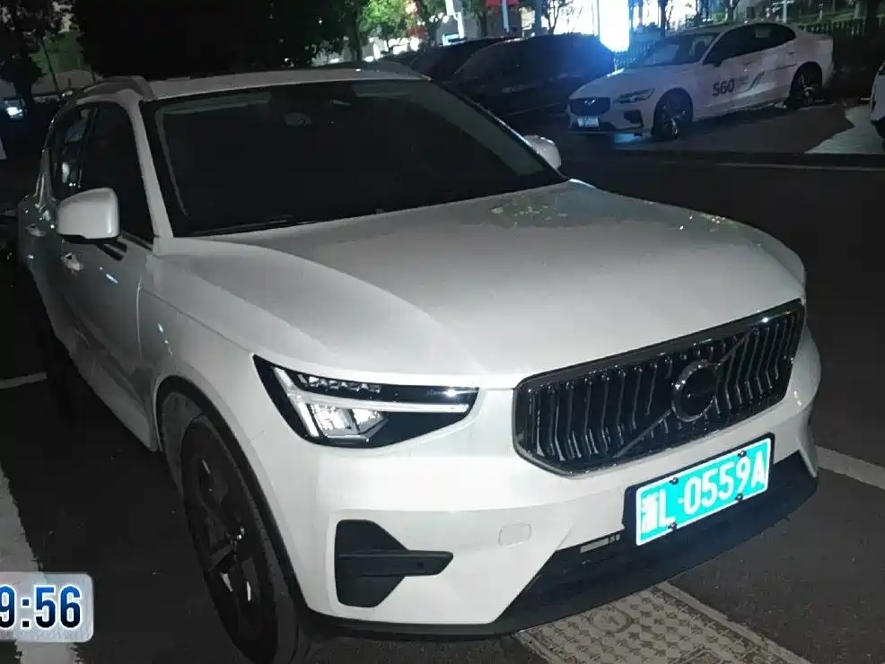 Volvo XC40 — фото 2