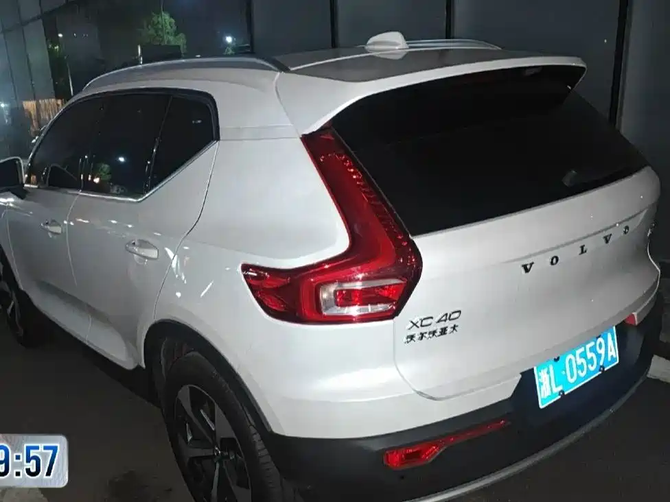 Volvo XC40 — фото 3