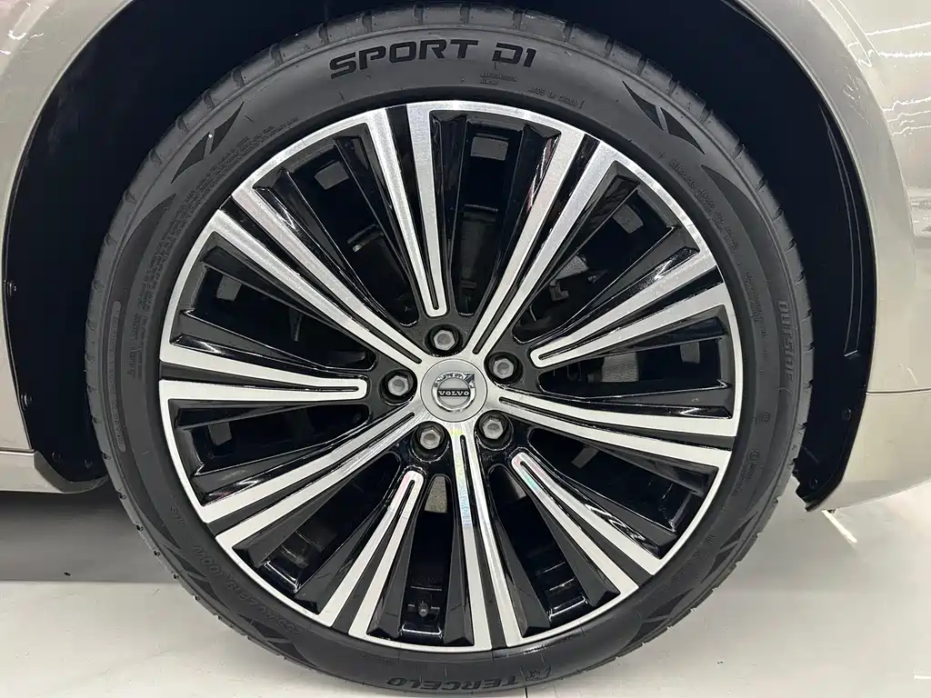 Volvo S90 — фото 13