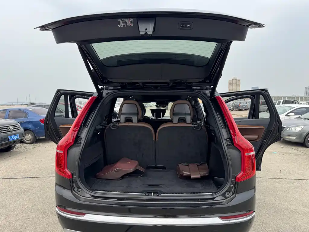 Volvo XC90 — фото 11