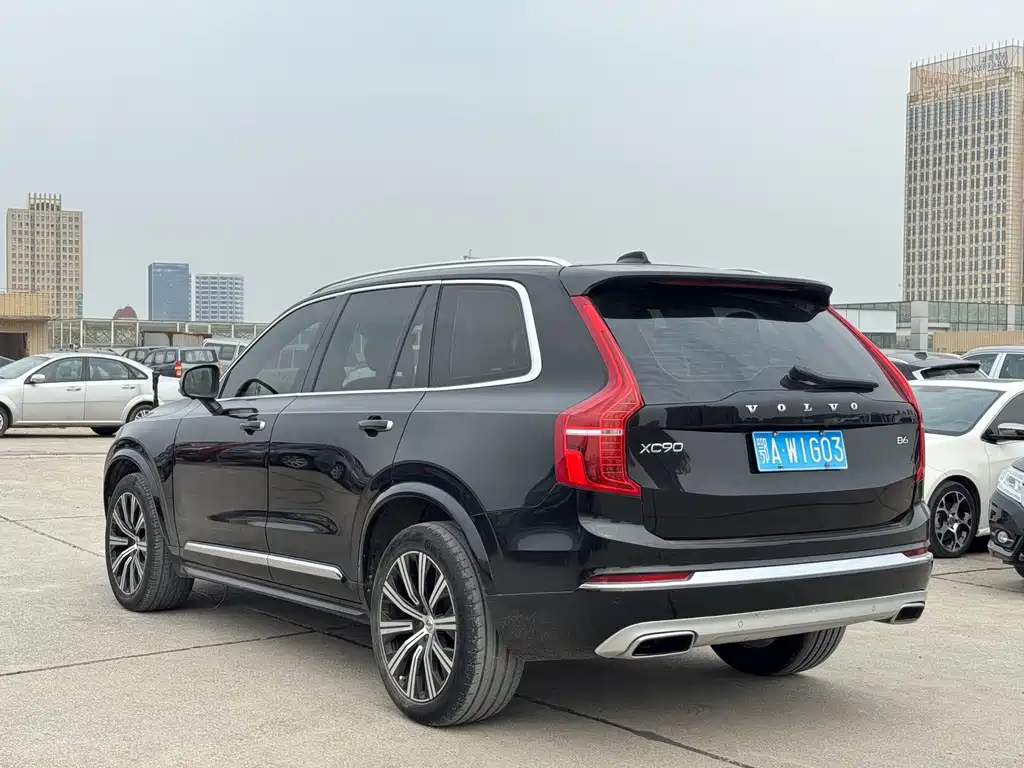 Volvo XC90 — фото 15