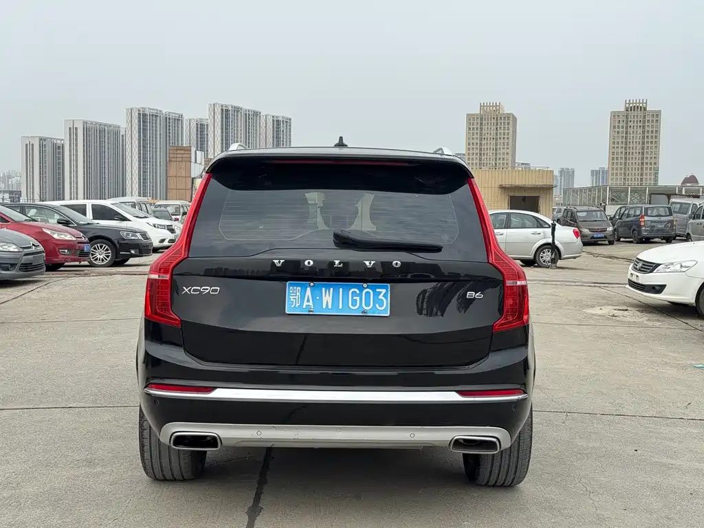 Volvo XC90 — фото 17